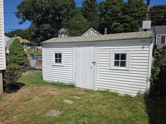 4 Edgemere Rd, Lynn, MA 01904