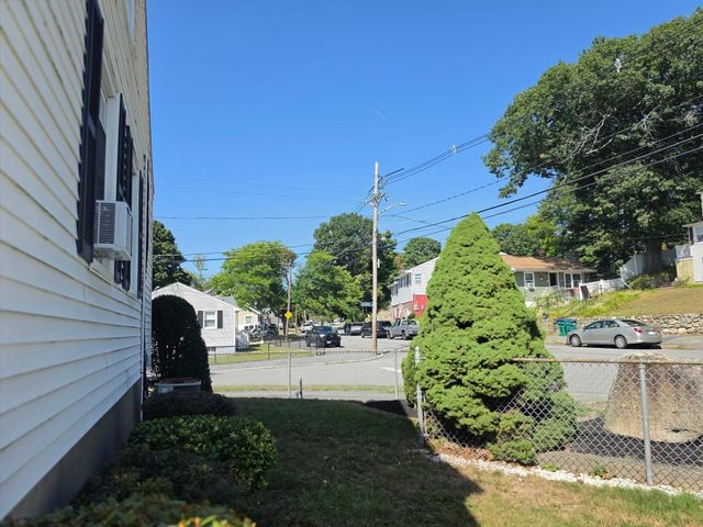 4 Edgemere Rd, Lynn, MA 01904