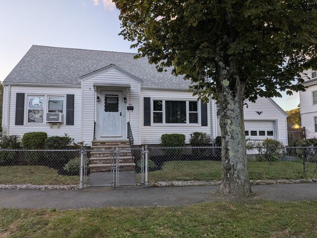 4 Edgemere Rd, Lynn, MA 01904