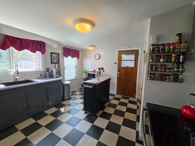 4 Edgemere Rd, Lynn, MA 01904