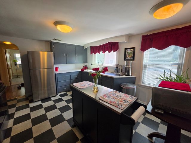 4 Edgemere Rd, Lynn, MA 01904