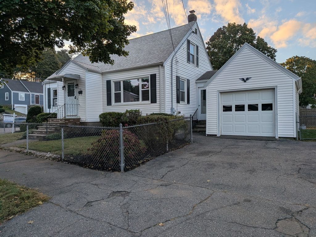 4 Edgemere Rd, Lynn, MA 01904