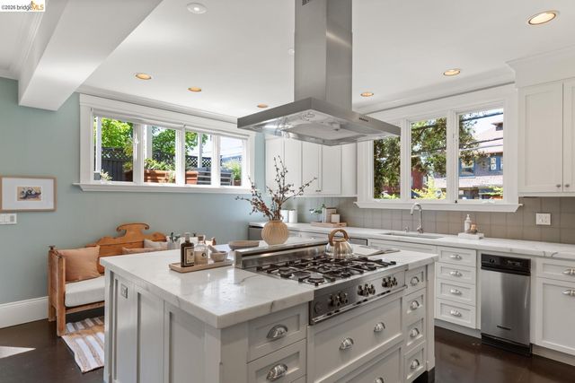 2520 Russell St, Berkeley, CA 94705