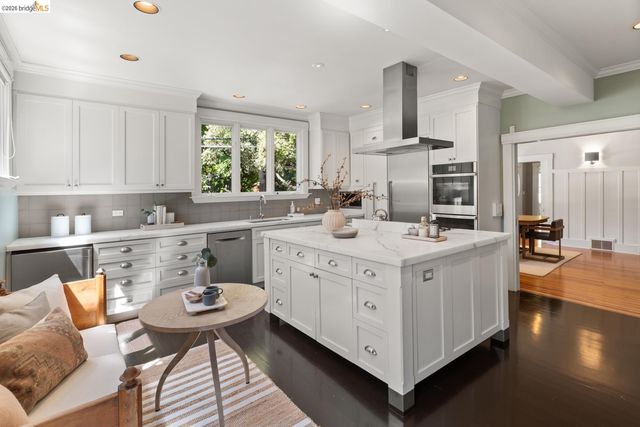 2520 Russell St, Berkeley, CA 94705