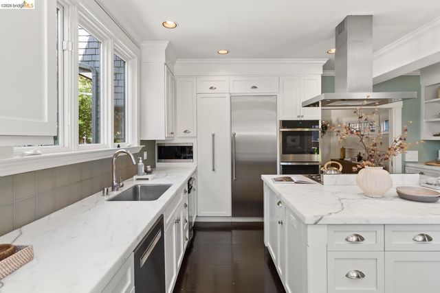 2520 Russell St, Berkeley, CA 94705