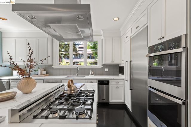 2520 Russell St, Berkeley, CA 94705