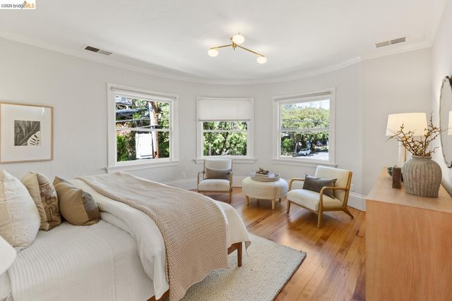 2520 Russell St, Berkeley, CA 94705