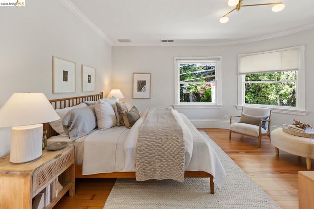 2520 Russell St, Berkeley, CA 94705