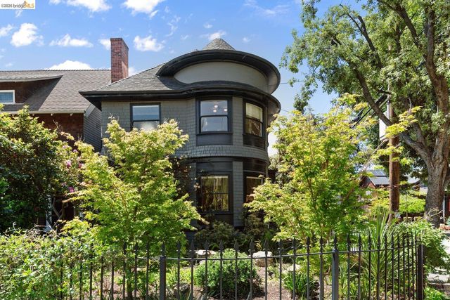 2520 Russell St, Berkeley, CA 94705
