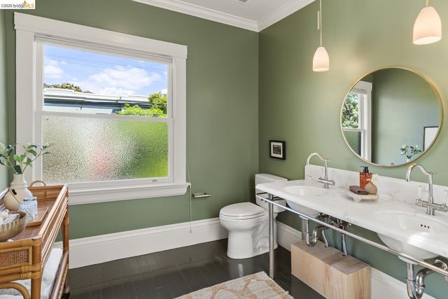 2520 Russell St, Berkeley, CA 94705