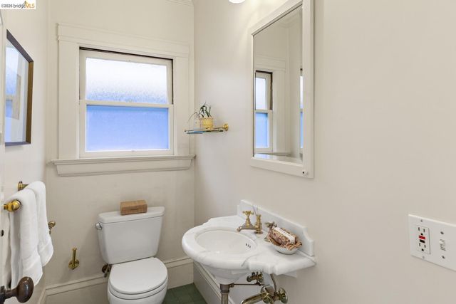 2520 Russell St, Berkeley, CA 94705