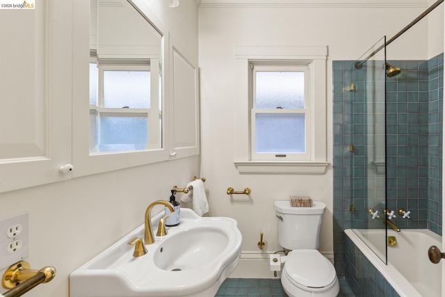 2520 Russell St, Berkeley, CA 94705