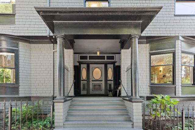 2520 Russell St, Berkeley, CA 94705