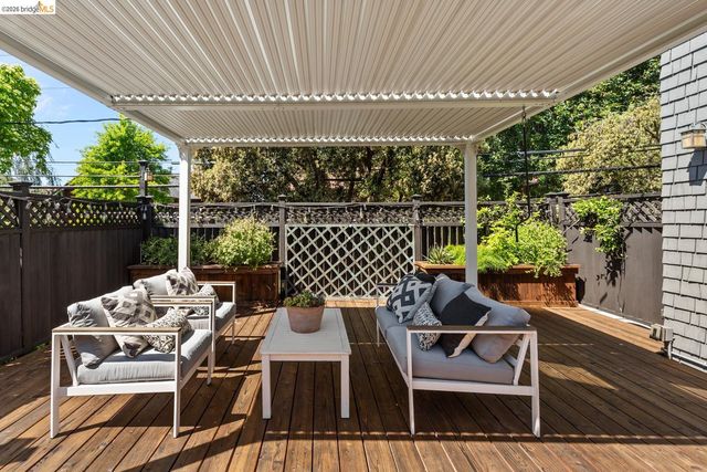 2520 Russell St, Berkeley, CA 94705