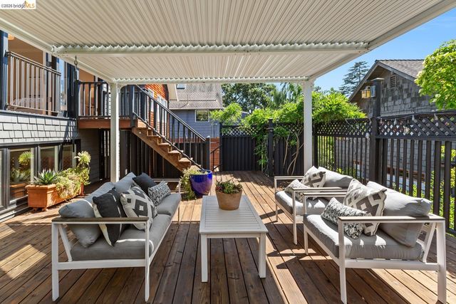 2520 Russell St, Berkeley, CA 94705