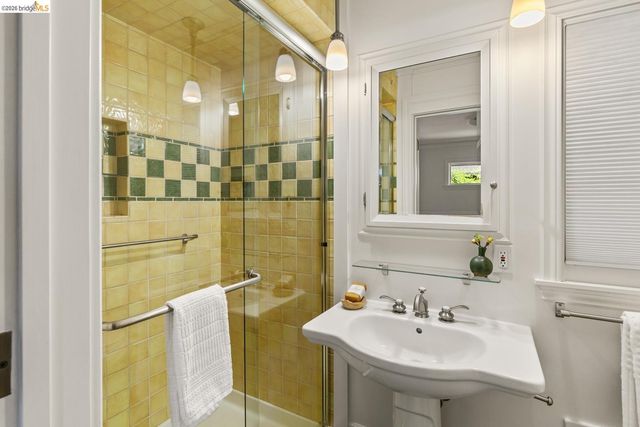 2520 Russell St, Berkeley, CA 94705