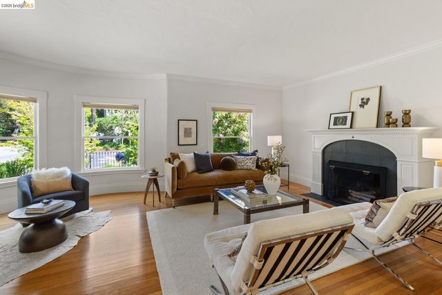 2520 Russell St, Berkeley, CA 94705