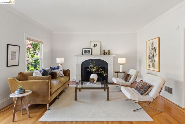 2520 Russell St, Berkeley, CA 94705