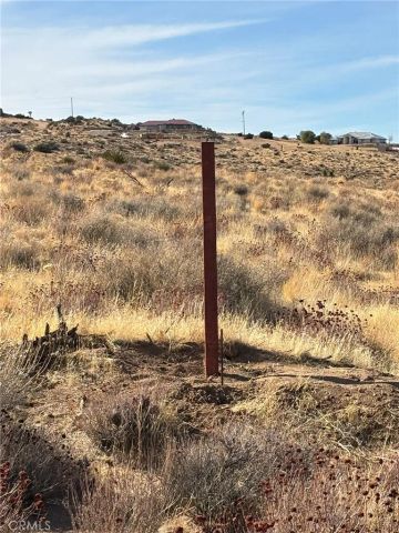 21 Luna Mountain, Apple Valley, CA 92308