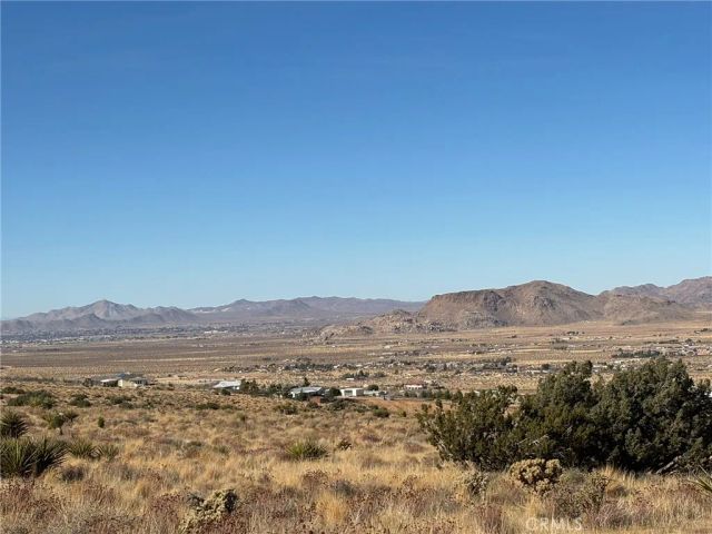 21 Luna Mountain, Apple Valley, CA 92308