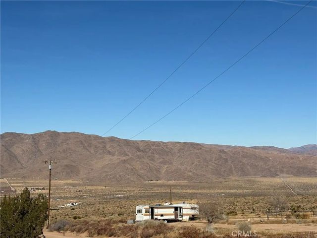 21 Luna Mountain, Apple Valley, CA 92308