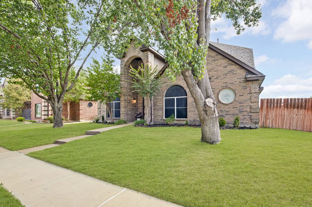 2039 Camelot Drive, Lewisville, TX 75067 — photo 4