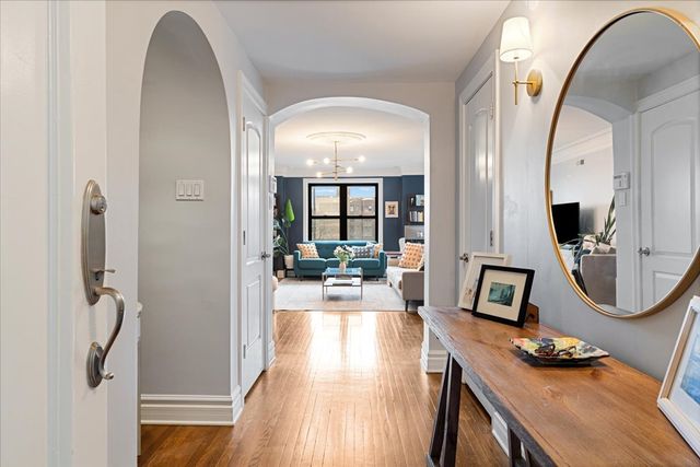 433 W Briar Place 6B, Chicago, IL 60657