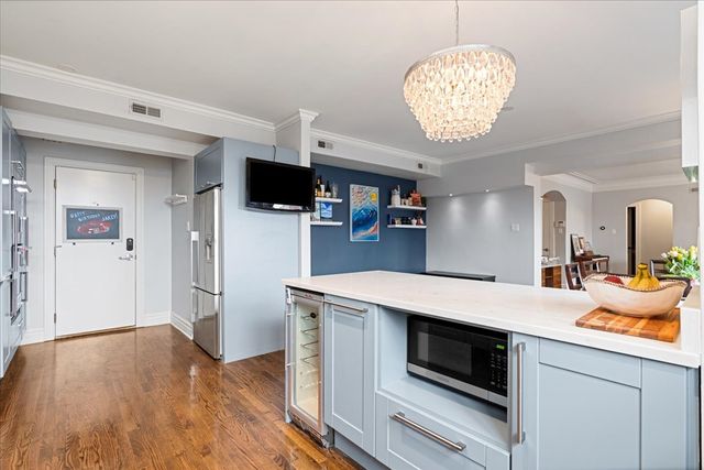 433 W Briar Place 6B, Chicago, IL 60657