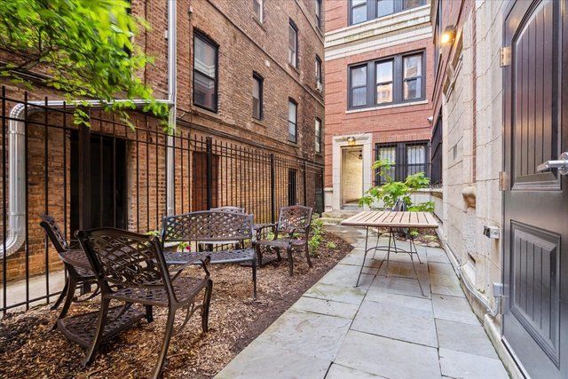 433 W Briar Place 6B, Chicago, IL 60657