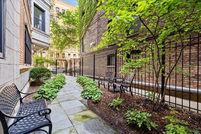 433 W Briar Place 6B, Chicago, IL 60657