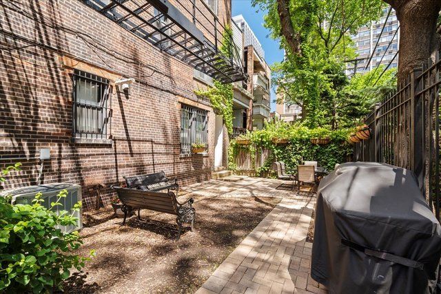 433 W Briar Place 6B, Chicago, IL 60657