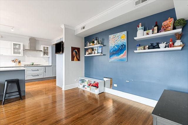 433 W Briar Place 6B, Chicago, IL 60657