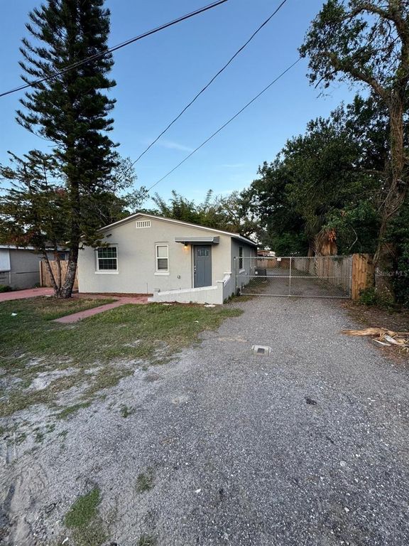 Image 16 of property listing at 8517 N HIGHLAND AVENUE, Tampa, FL 33604
