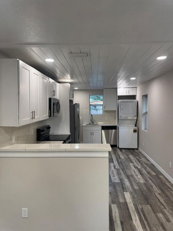 Image 18 of property listing at 8517 N HIGHLAND AVENUE, Tampa, FL 33604