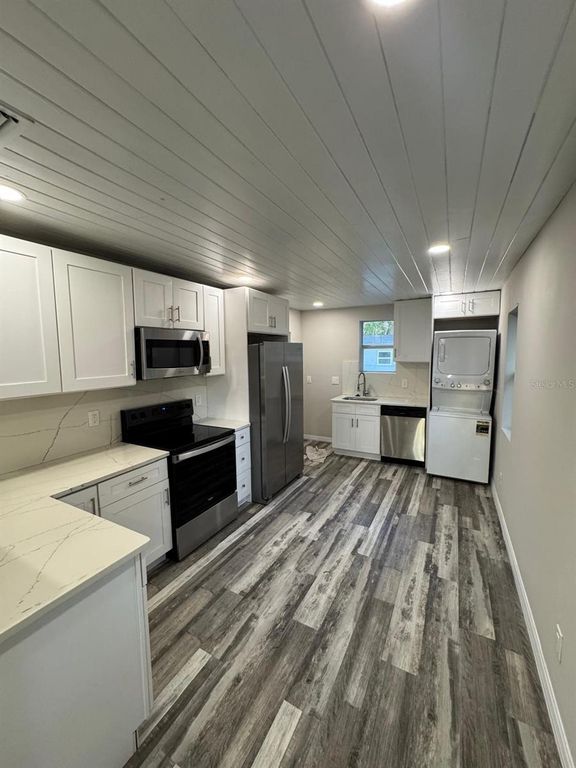 Image 19 of property listing at 8517 N HIGHLAND AVENUE, Tampa, FL 33604