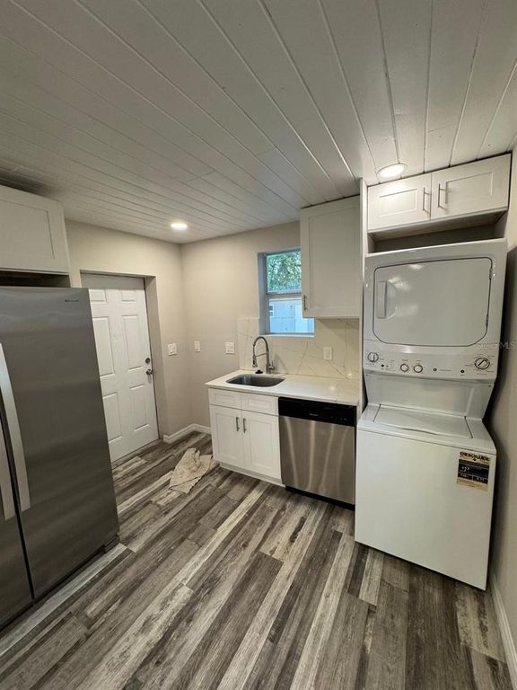 Image 21 of property listing at 8517 N HIGHLAND AVENUE, Tampa, FL 33604