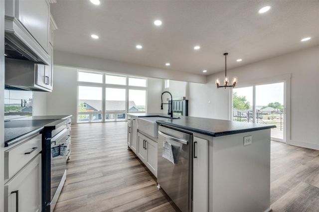 614 Twin Hills Road, Lake Bridgeport, TX 76426