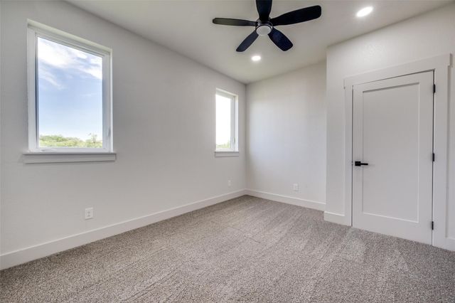 614 Twin Hills Road, Lake Bridgeport, TX 76426