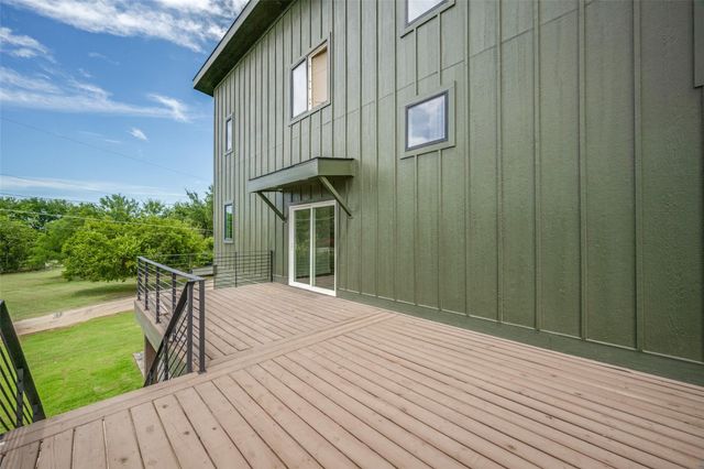 614 Twin Hills Road, Lake Bridgeport, TX 76426