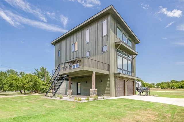 614 Twin Hills Road, Lake Bridgeport, TX 76426