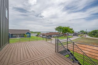 614 Twin Hills Road, Lake Bridgeport, TX 76426