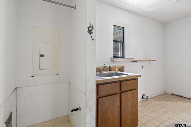 147 County Road 2608, Pittsburg, TX 75686