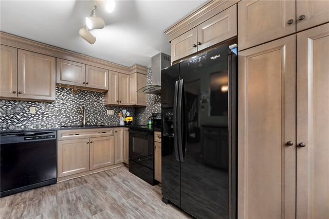 3106 Laurel Ridge Cir, Bridgeville, PA 15017