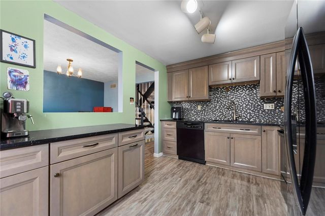 3106 Laurel Ridge Cir, Bridgeville, PA 15017