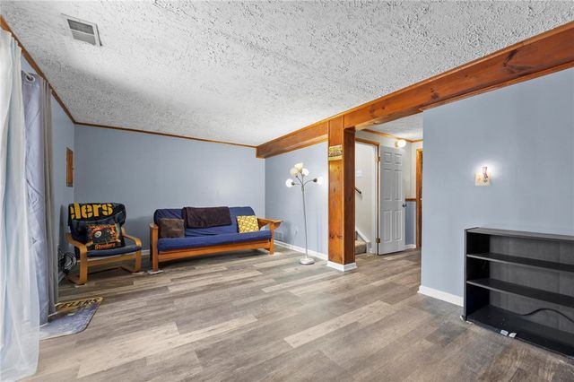 3106 Laurel Ridge Cir, Bridgeville, PA 15017