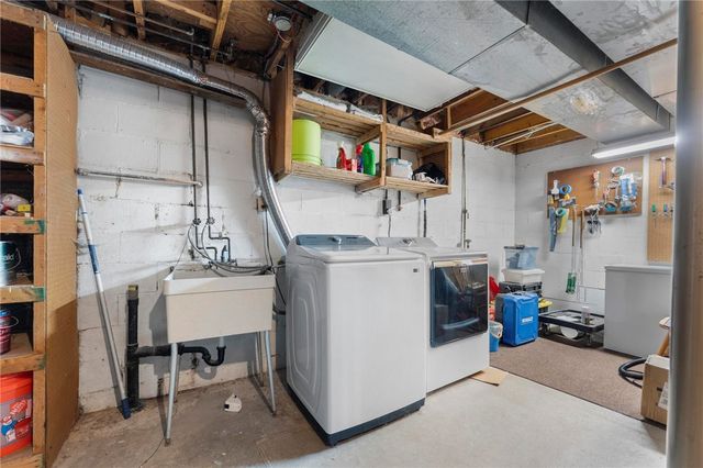 3106 Laurel Ridge Cir, Bridgeville, PA 15017