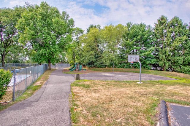 3106 Laurel Ridge Cir, Bridgeville, PA 15017