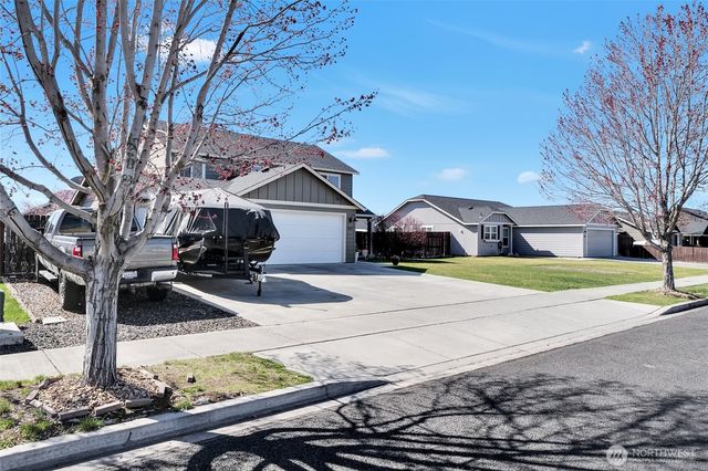 1407 E Crossroads Drive, Moses Lake, WA 98837