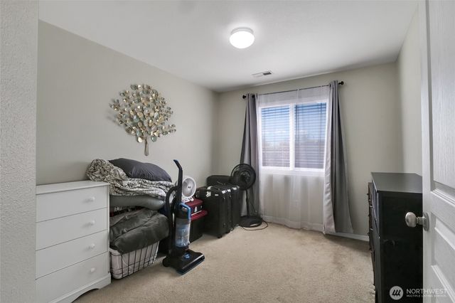 1407 E Crossroads Drive, Moses Lake, WA 98837