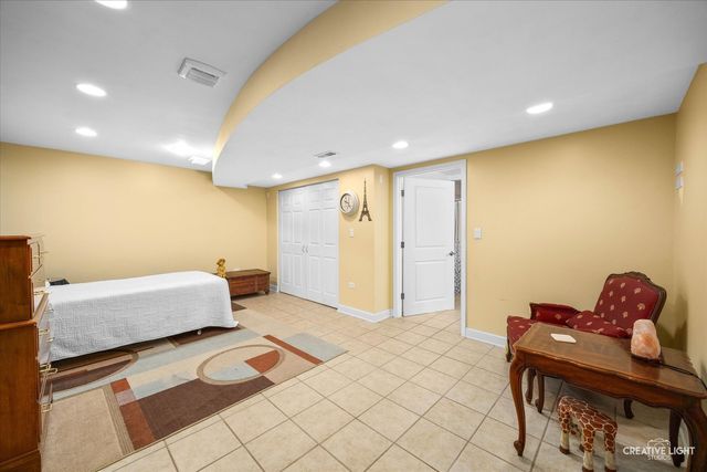 540 Waterford Drive, Oswego, IL 60543